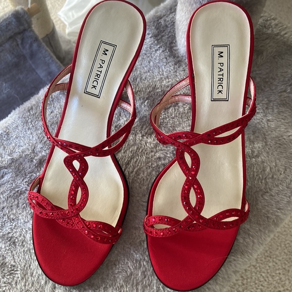 BEAUTIFUL RED SATIN HEELS, size 6 NEVER WORN. M.PATICK. PERFECT CONDITION. - Picture 2 of 9